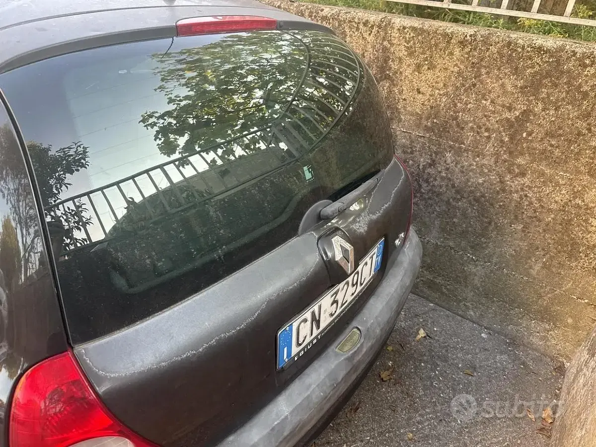 Usata Renault Clio II 58 CV (42 kW) 2004 Nero Berlina