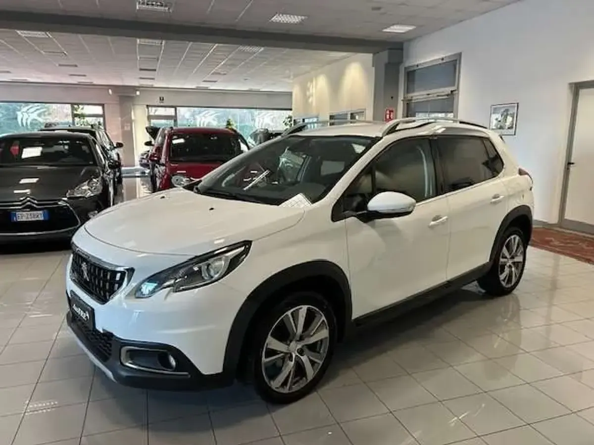 Usata Peugeot 2008 Active 99 CV (72 kW) 2017 Bianco SUV