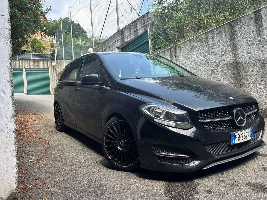 Usata Mercedes B180 109 CV (80 kW) 2015 Nero Utilitaria