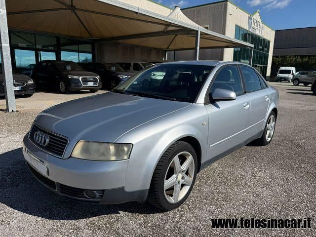 Begagnad Audi A4 131 HK (96 kW) 2001 Grå Sedan