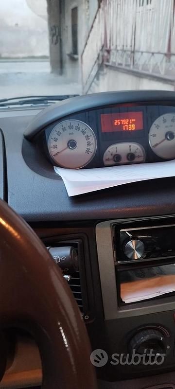 Usata Lancia Musa 90 CV (66 kW) 2005 Grigio Monovolume