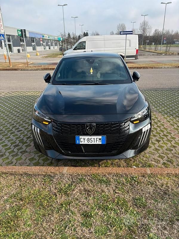 Usata Peugeot 208 114 kW (156 CV) 2025 Nero Utilitaria