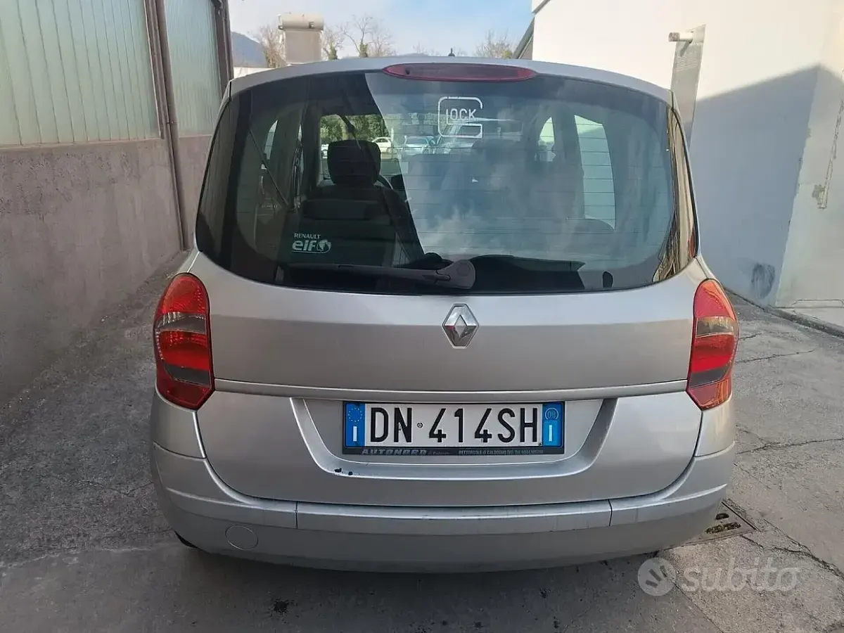 Usata Renault Modus 75 CV (55 kW) 2008 Grigio Monovolume
