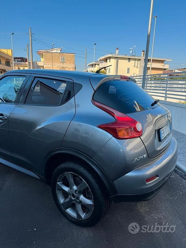 Usata Nissan Juke Tekna 110 CV (80 kW) 2011 Grigio SUV