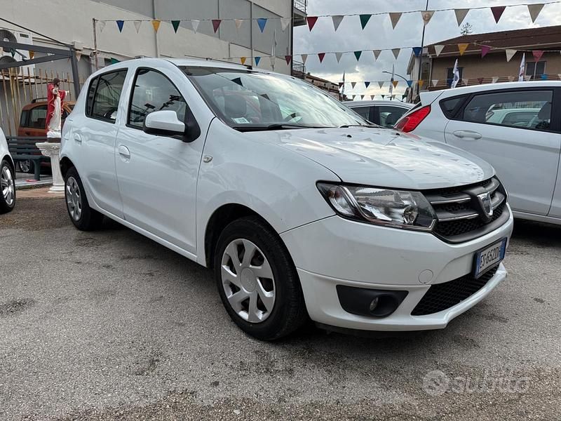 Usata Dacia Sandero Lauréate 75 CV (55 kW) 2014 Bianco Berlina