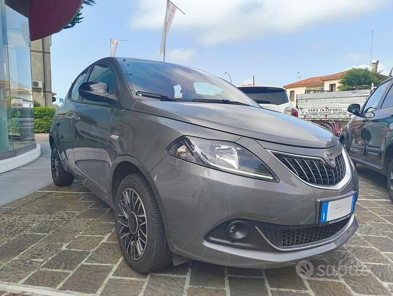 Usata Lancia Ypsilon S 69 CV (50 kW) 2024 Grigio Utilitaria