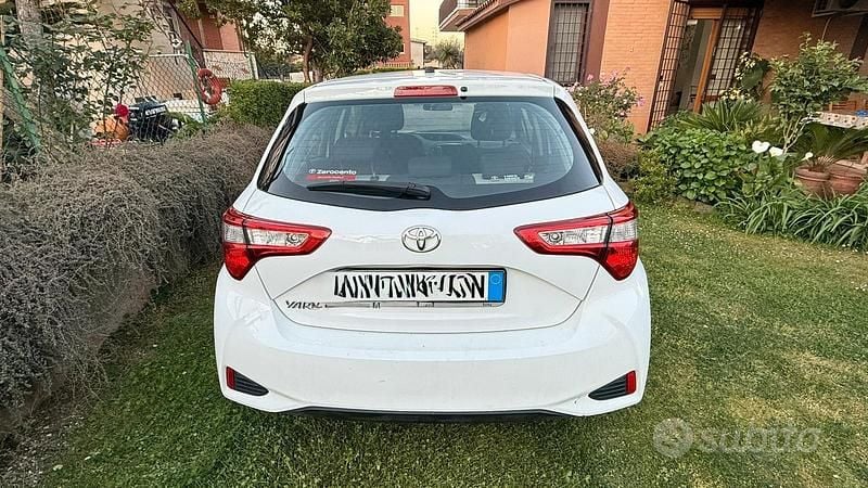 Usata Toyota Yaris 69 CV (50 kW) 2017 Bianco Berlina