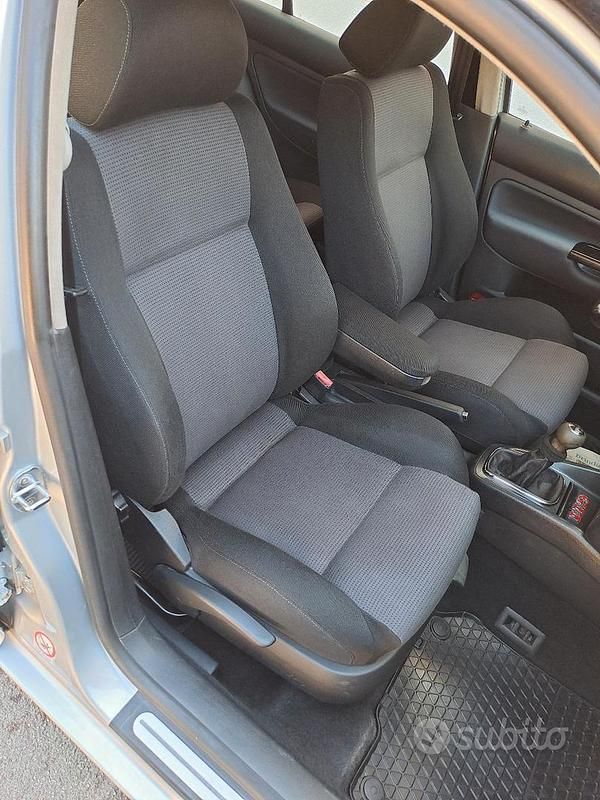 Usata VW Golf IV 110 CV (80 kW) 2002 Grigio Berlina