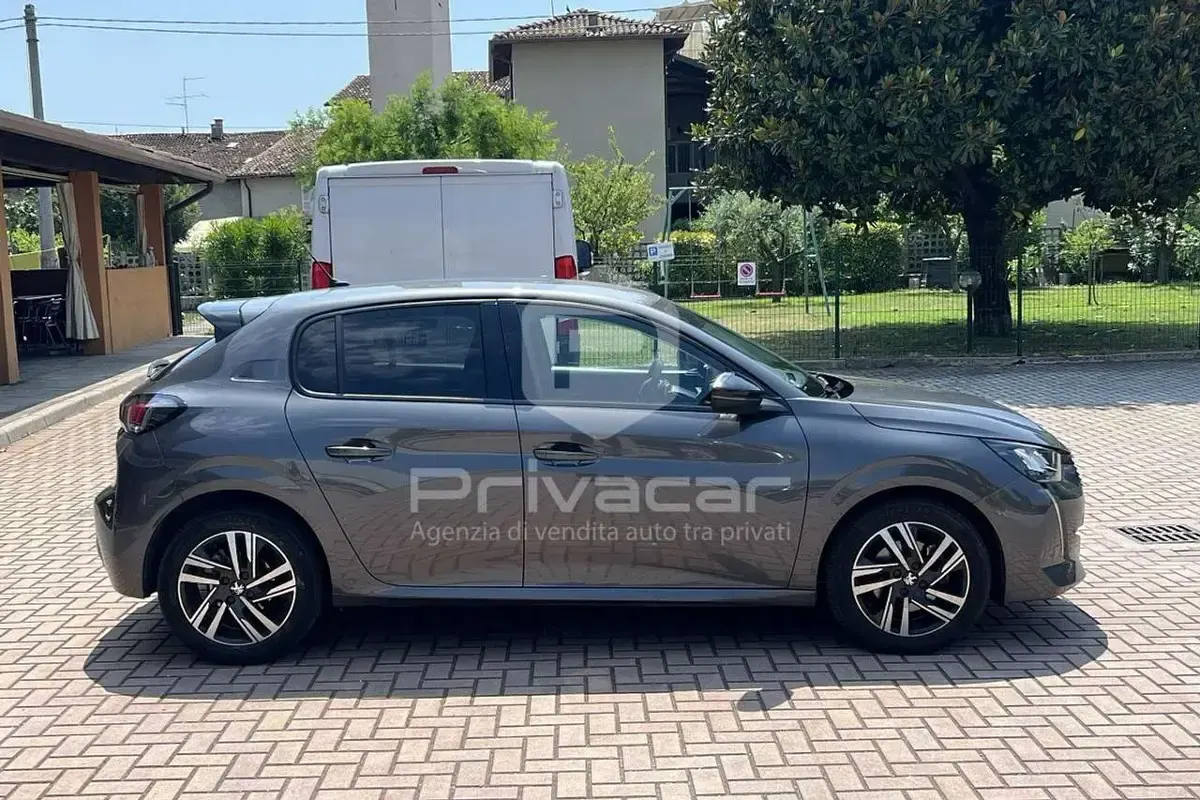 Usata Peugeot 208 Allure 101 CV (74 kW) 2023 Grigio Utilitaria