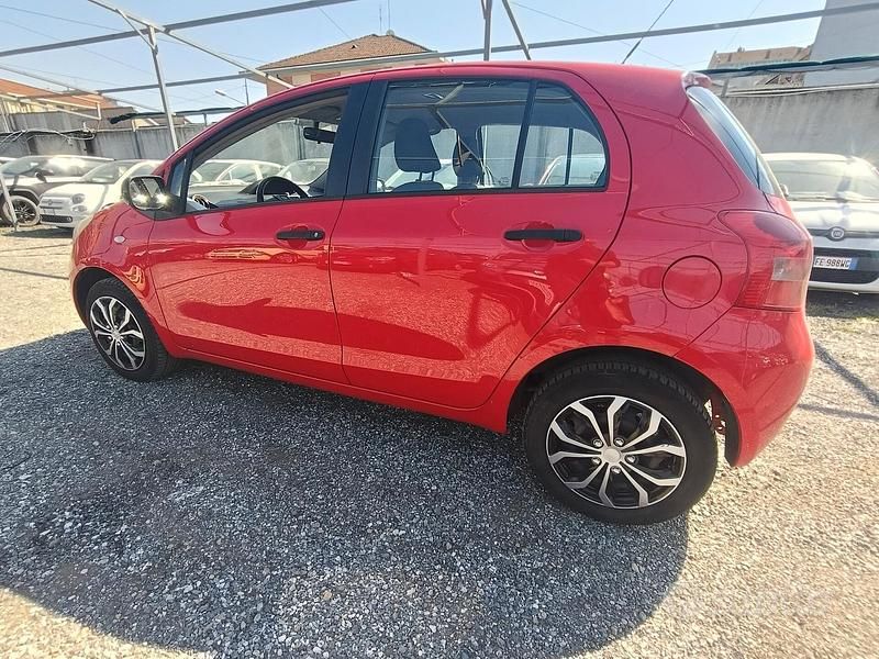 Usata Toyota Yaris Sol 69 CV (50 kW) 2008 Rosso Utilitaria