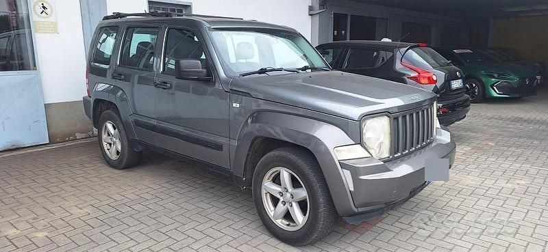 Usata Jeep Cherokee Sport 200 CV (147 kW) 2012 Grigio SUV