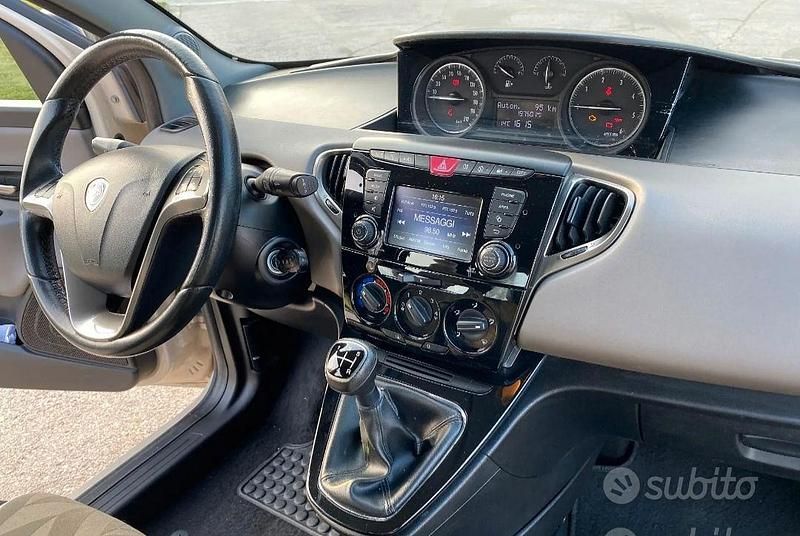 Usata Lancia Ypsilon 95 CV (69 kW) 2017 Bianco Utilitaria