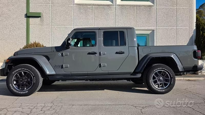 Usata Jeep Gladiator Overland 264 CV (194 kW) 2023 Grigio Pick-up