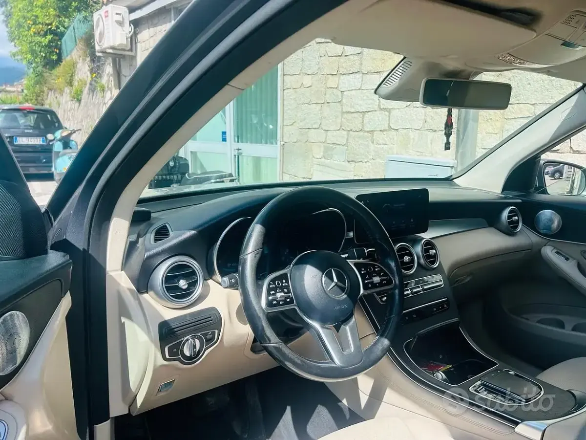 Usata Mercedes GLC200 Premium 245 CV (180 kW) 2020 Grigio SUV