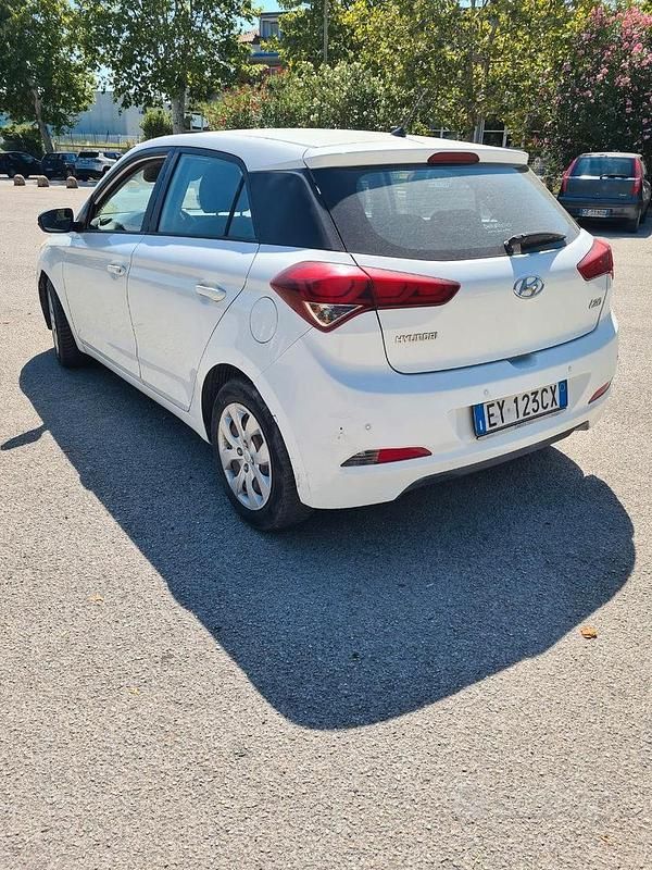 Usata Hyundai i20 75 CV (55 kW) 2015 Berlina