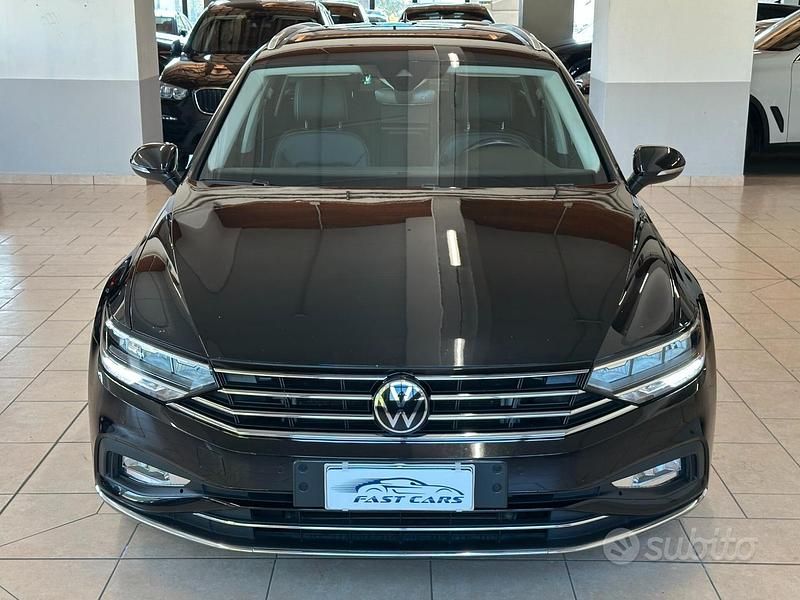 Usata VW Passat Elegance 150 CV (110 kW) 2022 Nero Station wagon