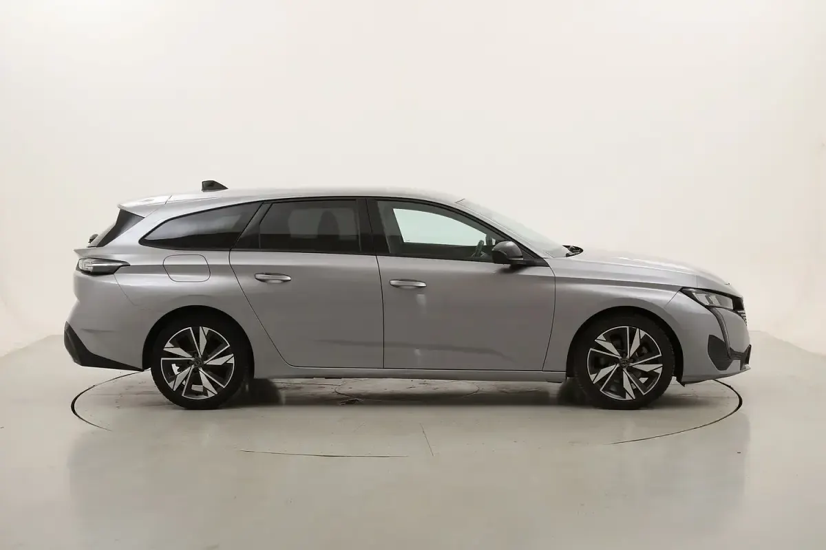 Usata Peugeot 308 SW Allure 131 CV (96 kW) 2022 Station wagon