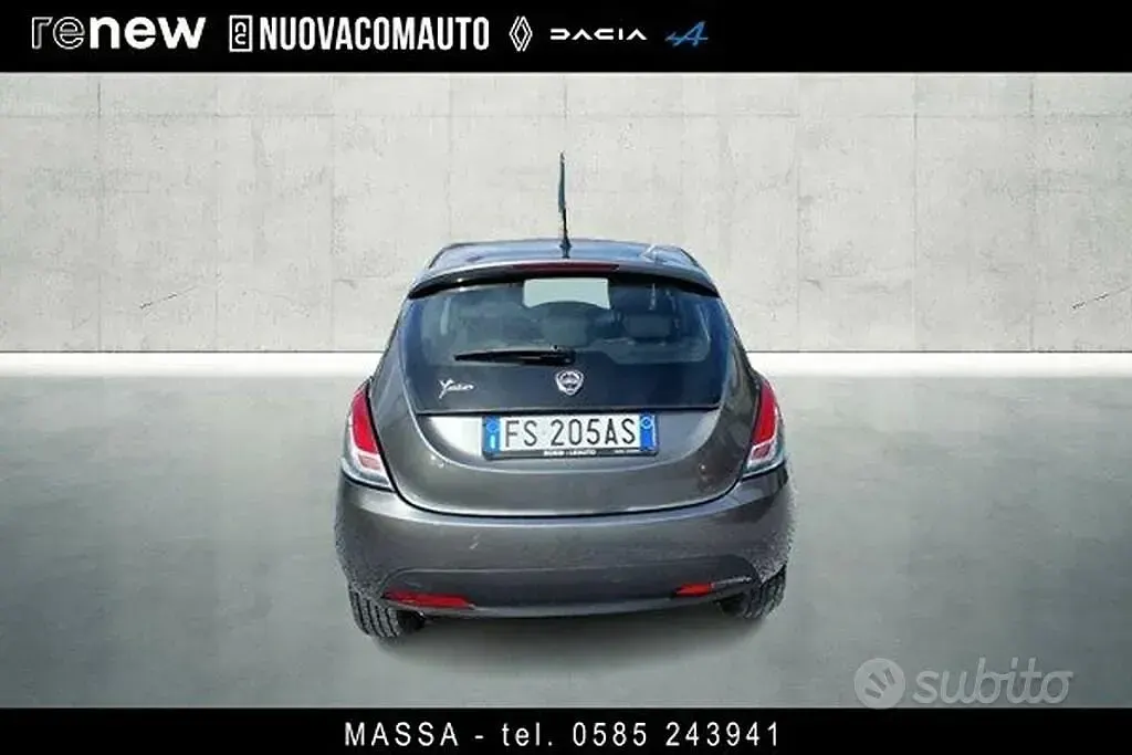 Usata Lancia Ypsilon 69 CV (50 kW) 2018 Grigio scuro Utilitaria