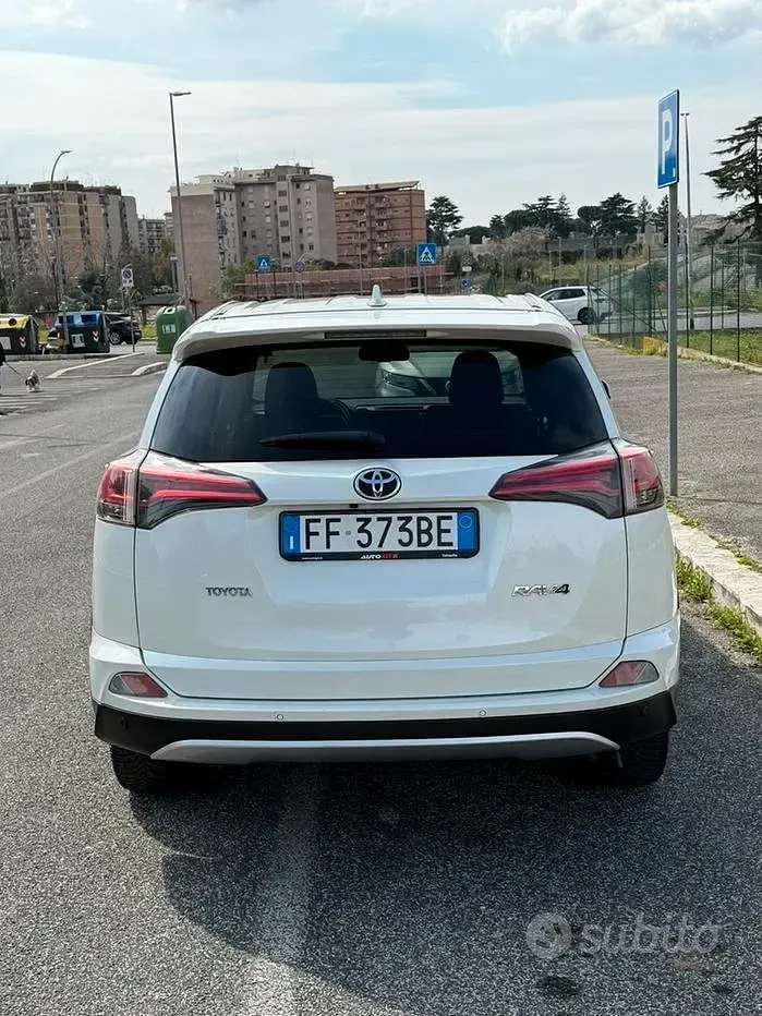 Usata Toyota RAV4 143 CV (105 kW) 2016 SUV