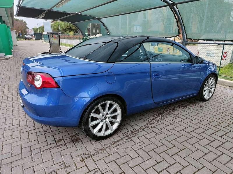 Usata VW Eos 160 CV (117 kW) 2010 Blu/azzurro Cabrio
