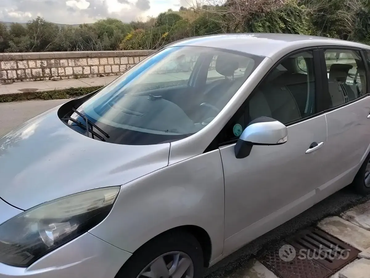 Usata Renault Scenic E-Tech 110 CV (80 kW) 2011 Grigio Berlina