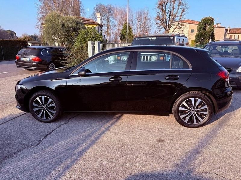 Usata Mercedes A250 Business 160 CV (117 kW) 2022 Nero Berlina