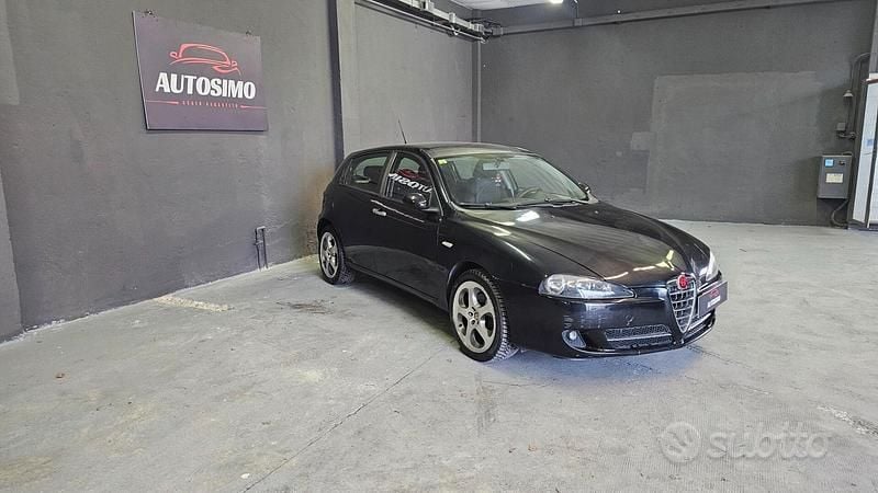 Usata Alfa Romeo 147 Progression 104 CV (76 kW) 2009 Grigio Utilitaria
