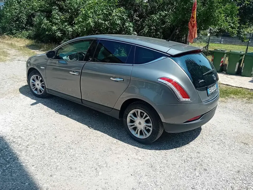 Usata Lancia Delta 120 CV (88 kW) 2010 Utilitaria