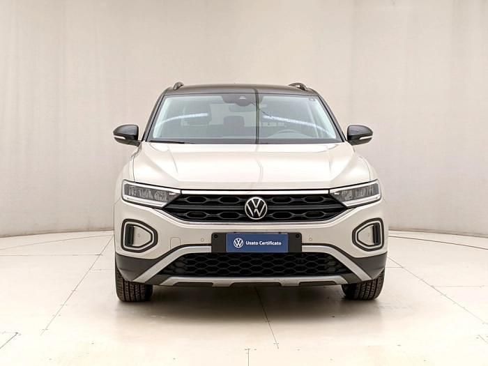 Käytetty VW T-Roc Life 116 HP (85 kW) 2023 Valkoinen Katumaasturi