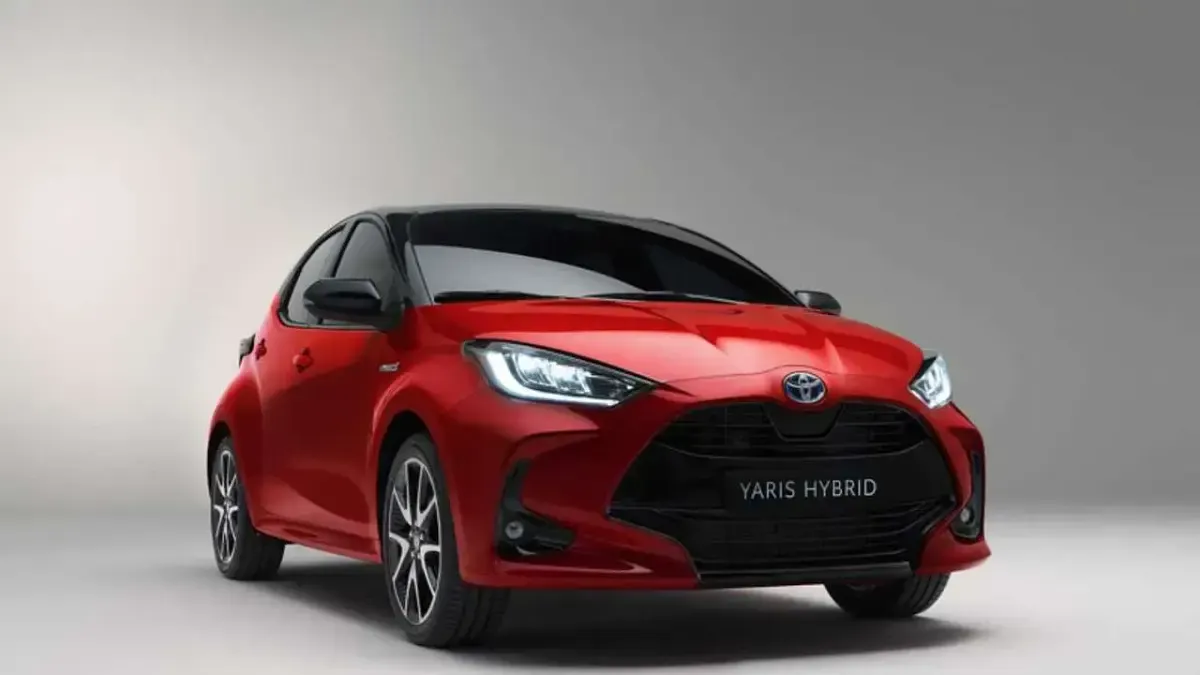Nuova Toyota Yaris 116 CV (85 kW) 2026 Argento Utilitaria