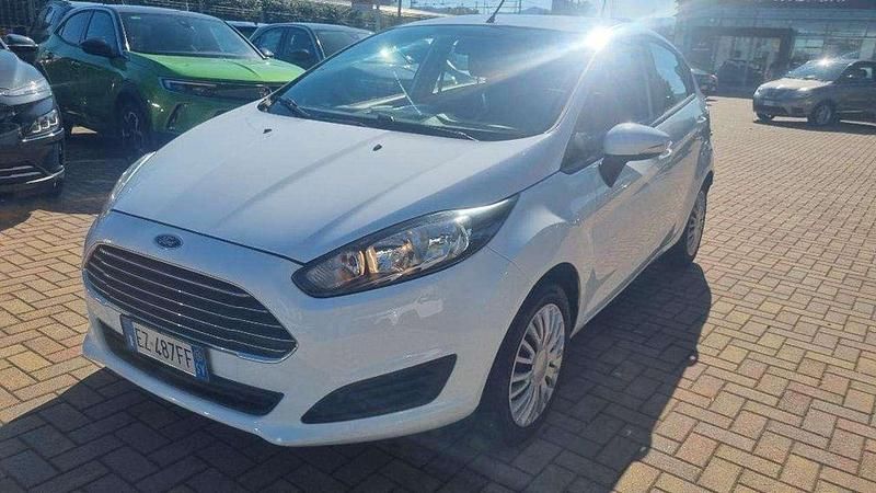 Usata Ford Fiesta Titanium 75 CV (55 kW) 2015 Bianco Utilitaria