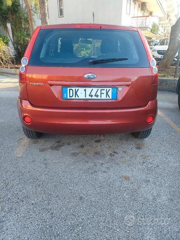 Usata Ford Fiesta 75 CV (55 kW) 2007 Berlina