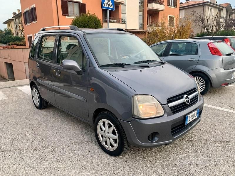 Usata Opel Agila 69 CV (50 kW) 2007 Grigio Utilitaria