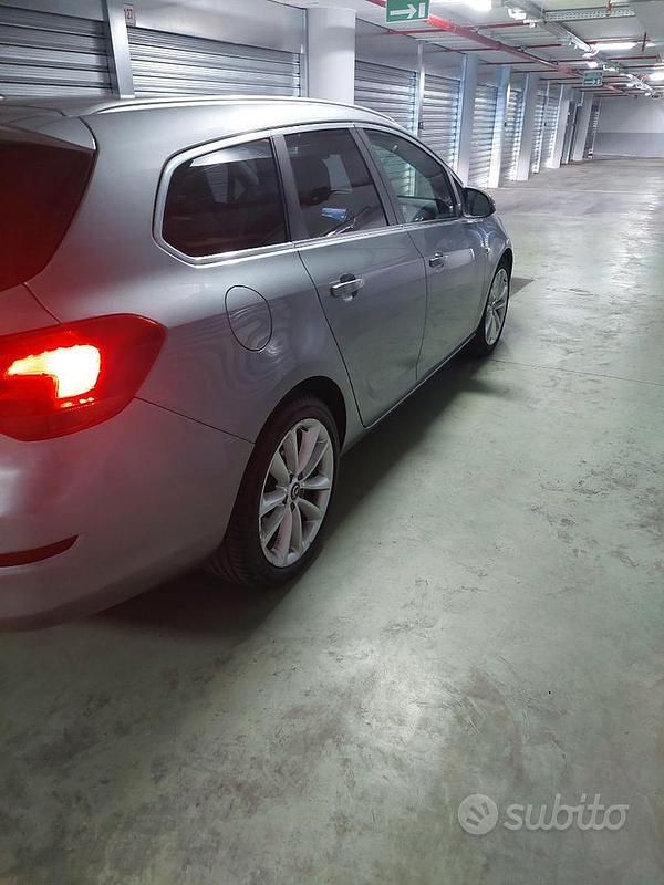 Usata Opel Astra Sport 125 CV (91 kW) 2012 Grigio Station wagon