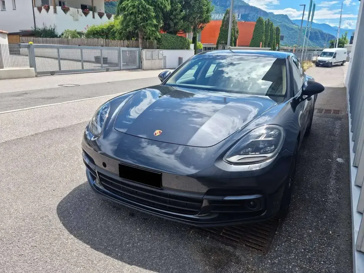 Usata Porsche Panamera 330 CV (242 kW) 2017 Grigio Berlina