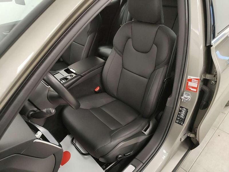 Usata Volvo V60 253 CV (186 kW) 2020 Argento Station wagon