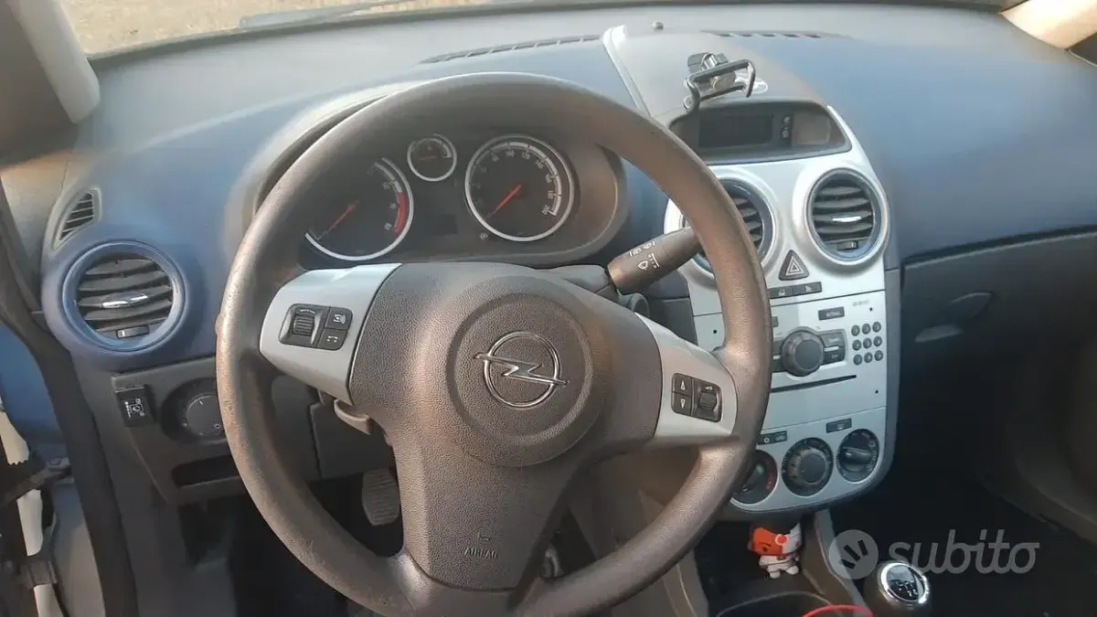 Usata Opel Corsa 80 CV (58 kW) 2010 Bluazzurro Utilitaria