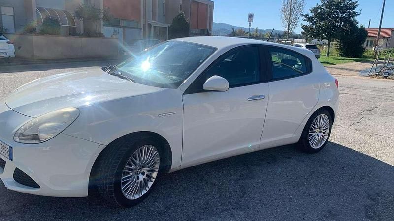 Usata Alfa Romeo Giulietta Exclusive 105 CV (77 kW) 2012 Bianco Berlina