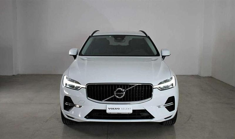 Usata Volvo XC60 Momentum 197 CV (144 kW) 2021 Bianco ghiacciaio SUV