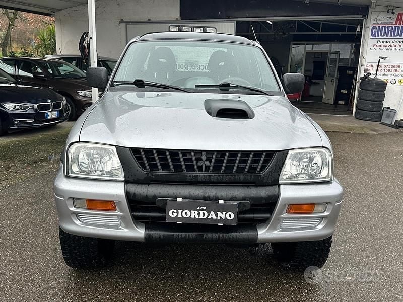 Usata Mitsubishi L200 99 CV (72 kW) 2000 Grigio Pick-up