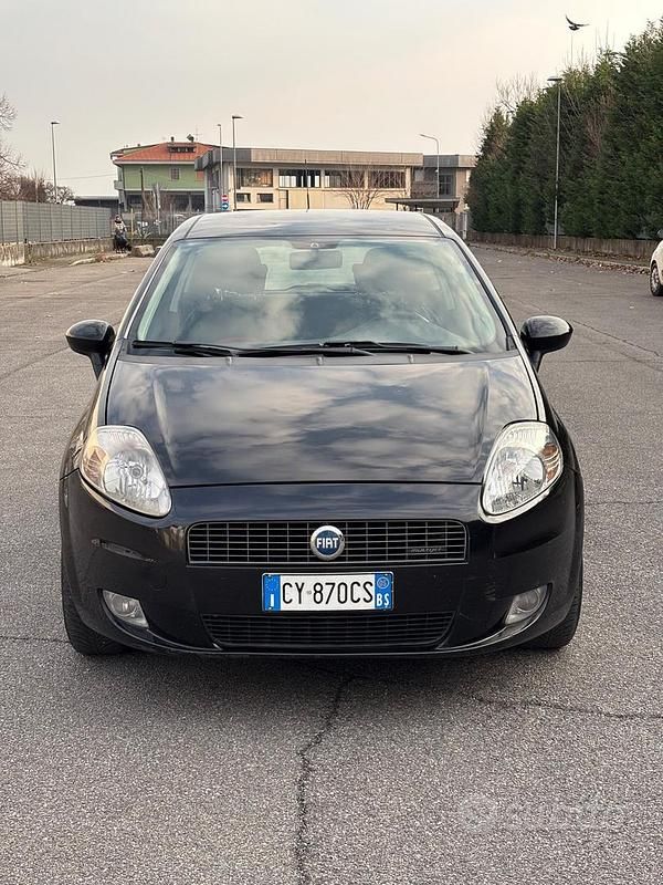 Usata Fiat Grande Punto Dynamic 75 CV (55 kW) 2005 Nero Utilitaria