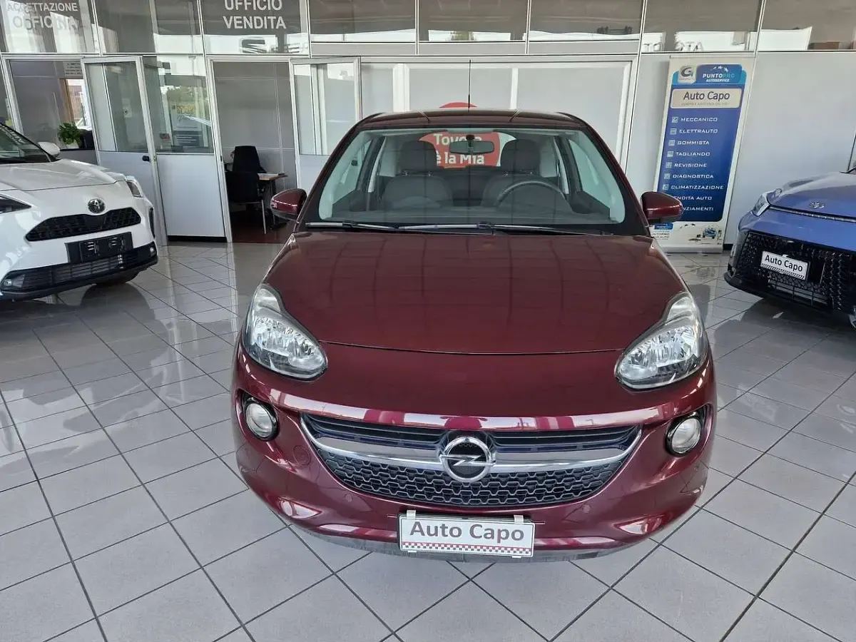 Usata Opel Adam Rocks 69 CV (50 kW) 2015 Rosso Utilitaria