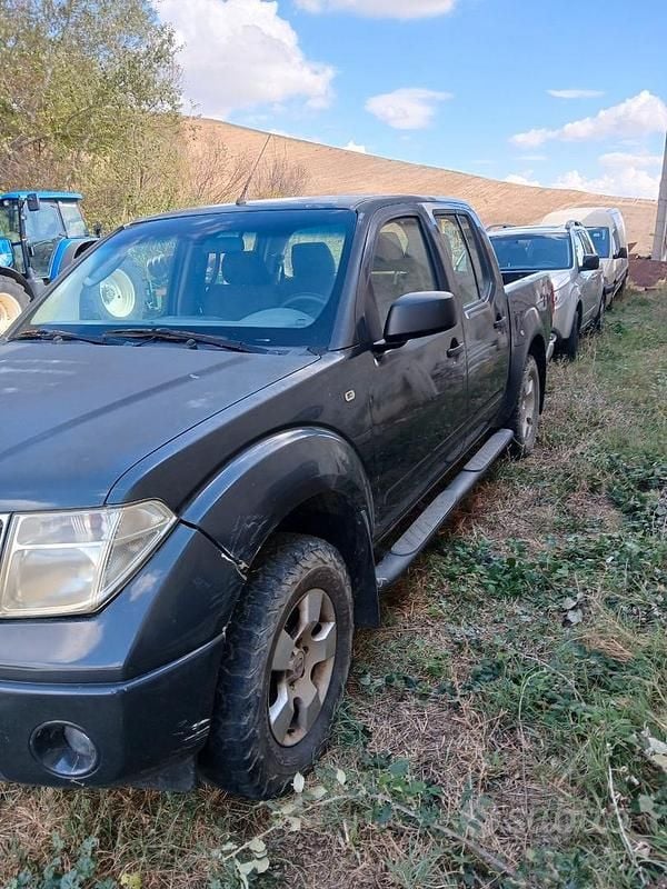 Usata Nissan Navara 190 CV (139 kW) 2006 Grigio Pick-up