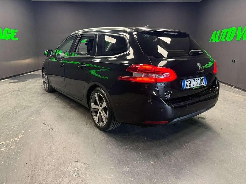 Gebraucht Peugeot 308 Allure 131 PS (96 kW) 2020 Schwarz Kombi