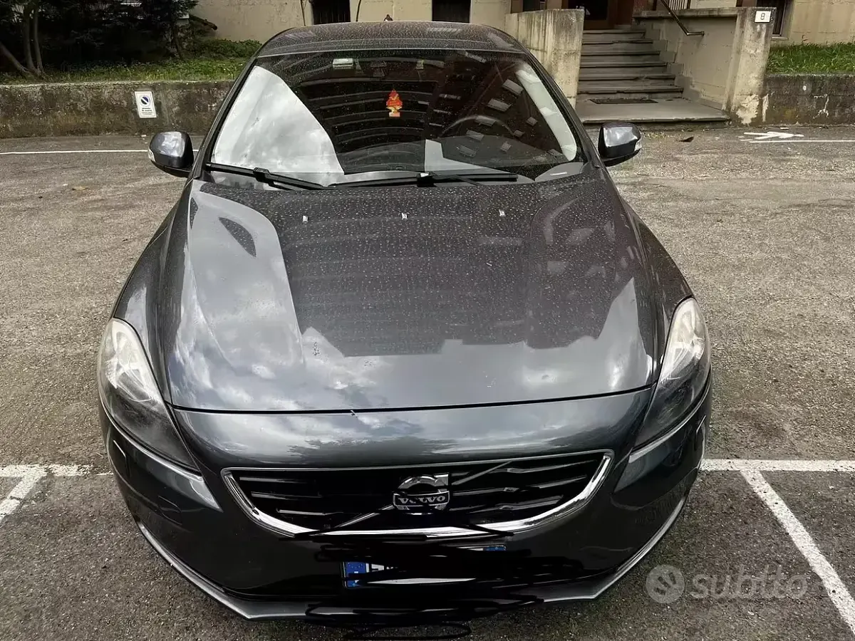 Usata Volvo V40 2012 Grigio Utilitaria