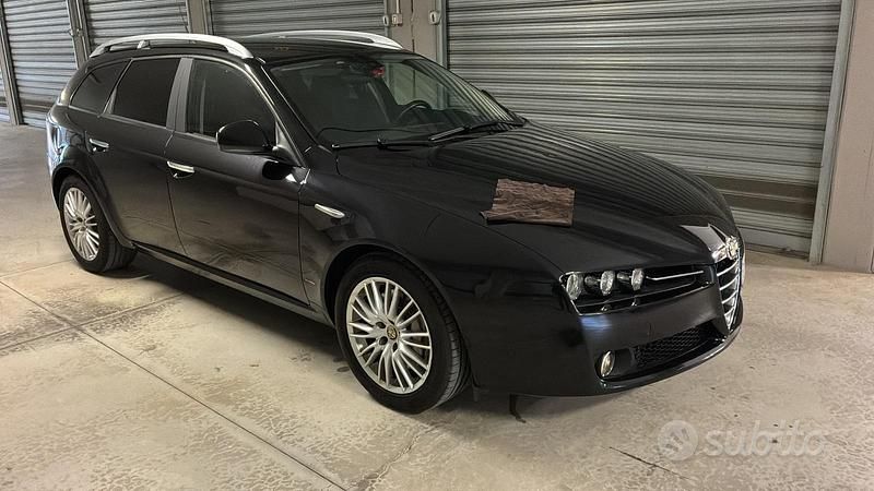 Nero Usata 2009 Alfa Romeo 159 Distinctive Station wagon | 12.500 € (Cara) - Immagine 1/4