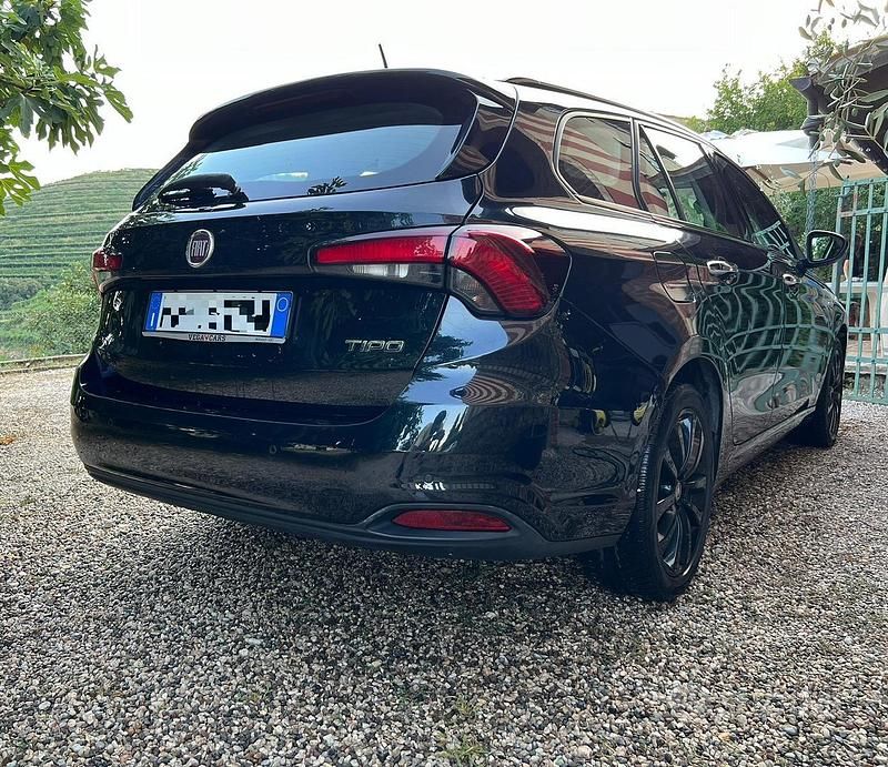Usata Fiat Tipo 120 CV (88 kW) 2018 Nero Station wagon