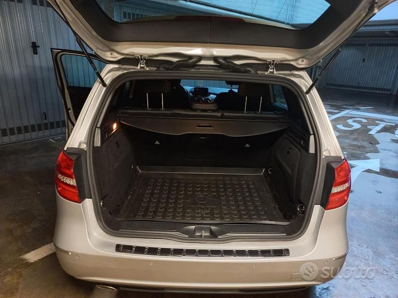 Usata Mercedes B180 2012 Grigio Monovolume