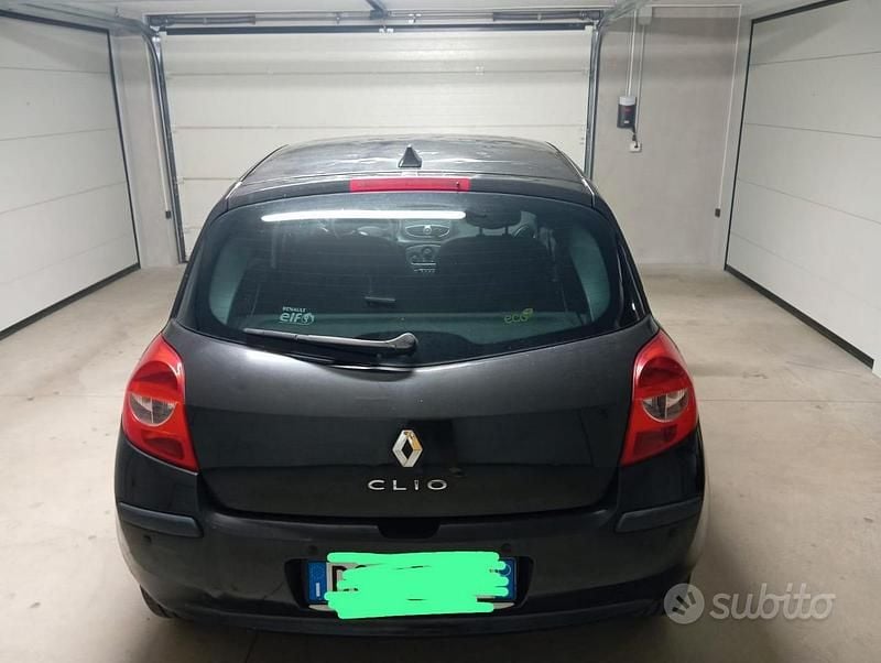 Usata Renault Clio II 75 CV (55 kW) 2009 Nero Utilitaria