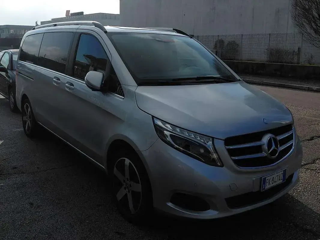 Usata Mercedes V220 Premium 163 CV (119 kW) 2017 Argento Monovolume